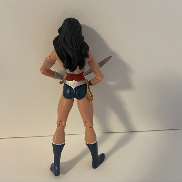 DC Collectibles WONDER WOMAN Justice League Essential Action Figure Super Hero - Picture 2 of 10